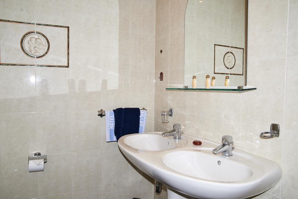 Hotel Maillot Neuilly-sur-Seine Exteriör bild