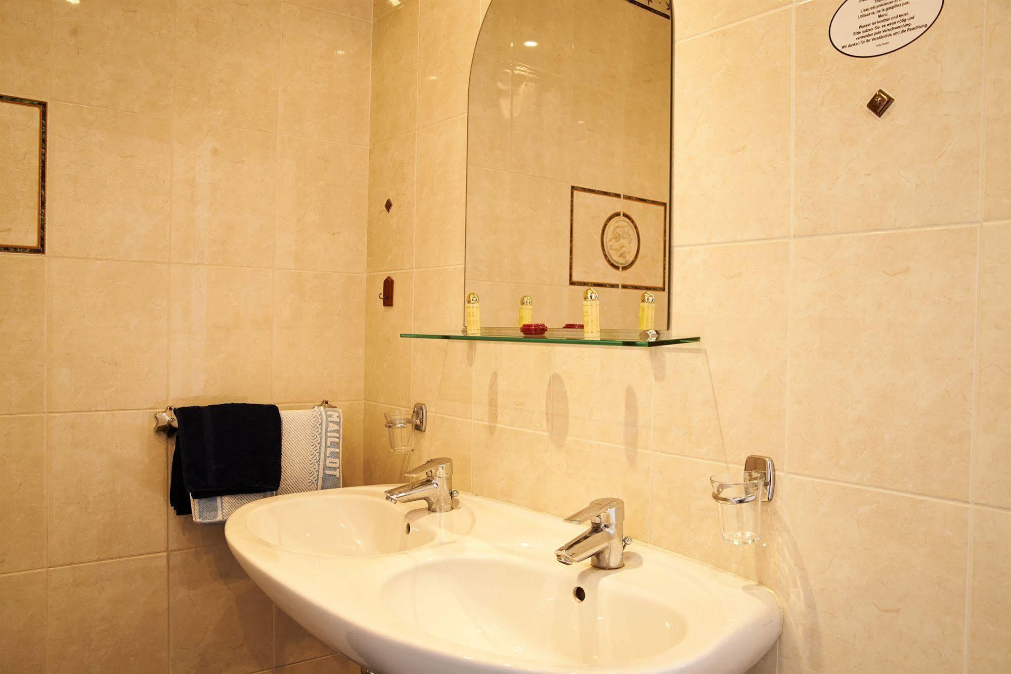 Hotel Maillot Neuilly-sur-Seine Exteriör bild