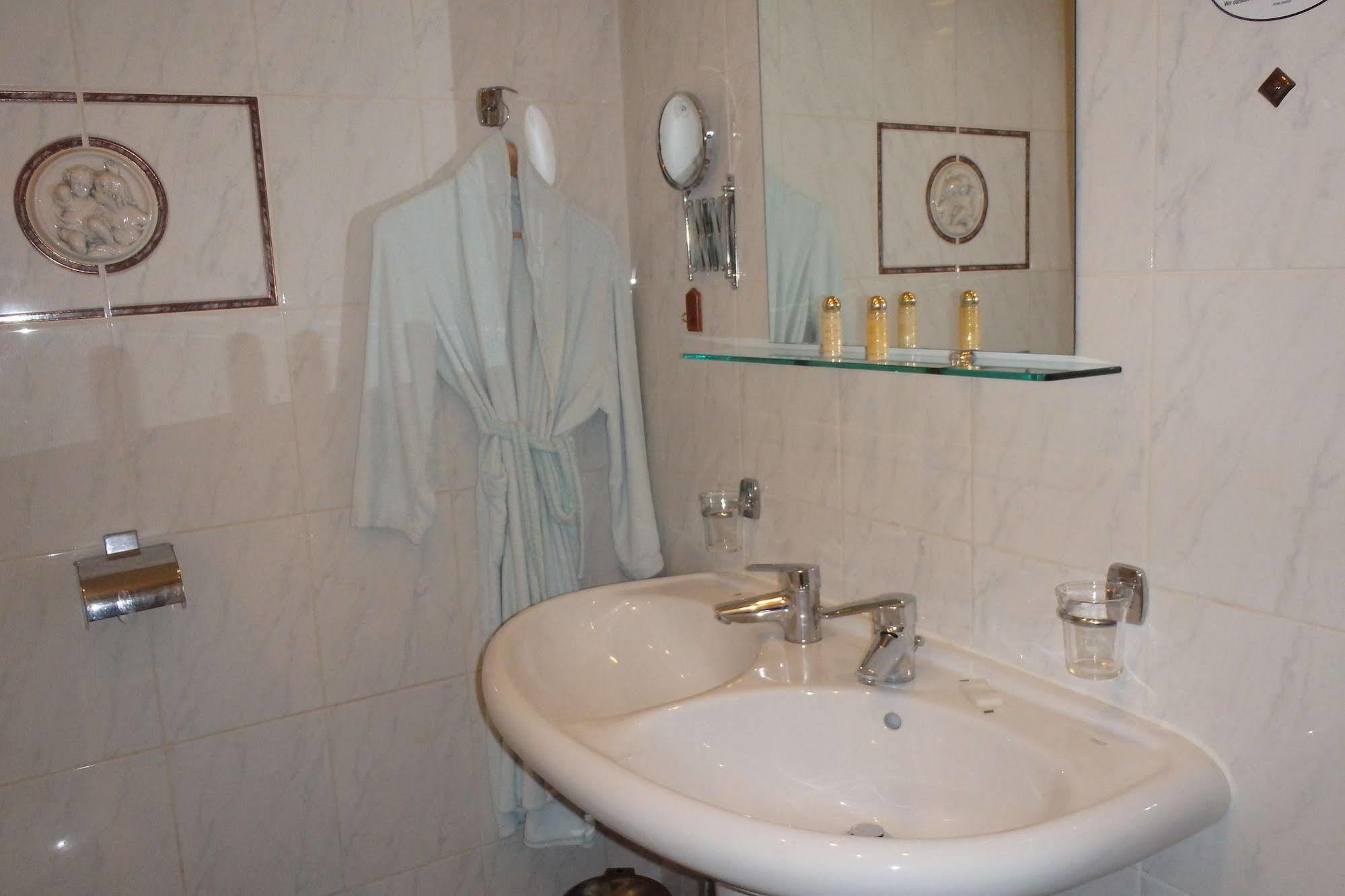 Hotel Maillot Neuilly-sur-Seine Exteriör bild